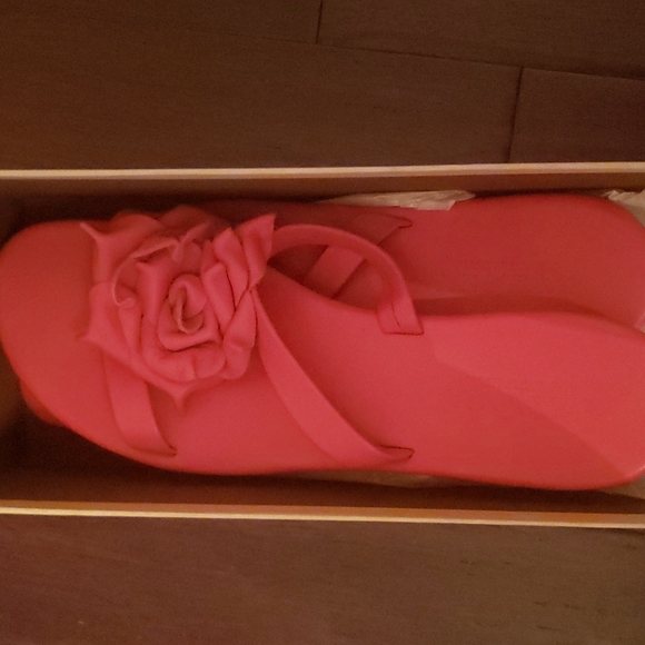 Sandals - Picture 2 of 8